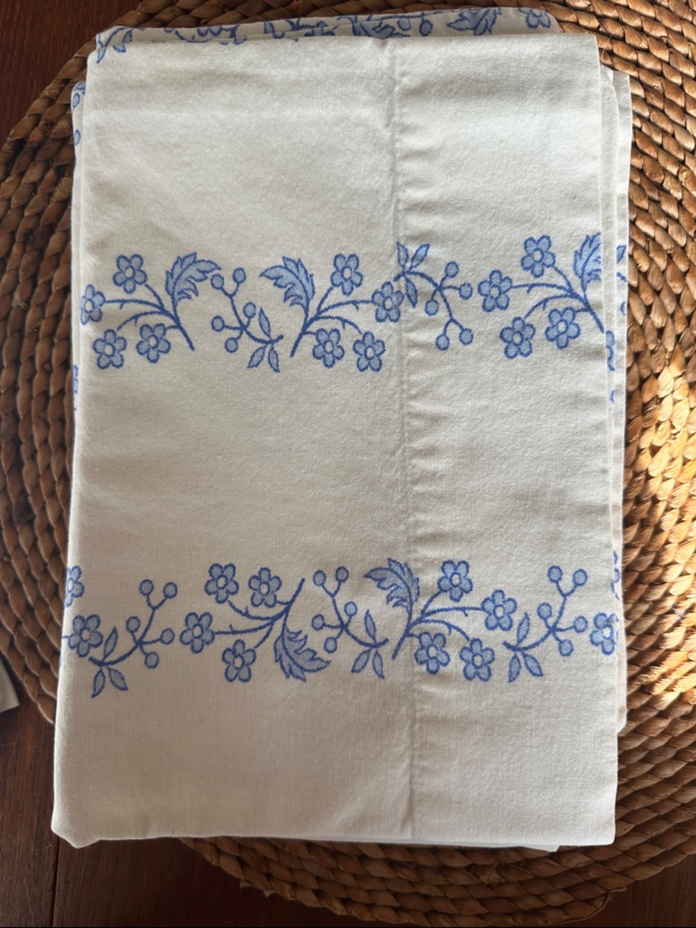 Garnet Hill Vintage Cotton Pillowcases Standard Pair - Picture 3 of 3
